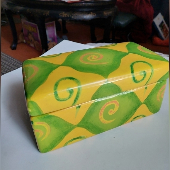 Psychedelic Yellow/Green Ceramic Box - Picture 3 of 12